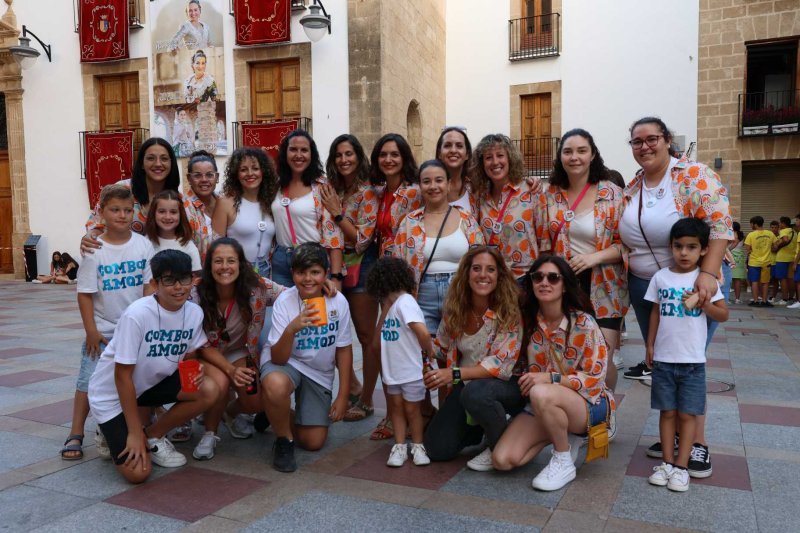 El pregó de Fogueres de Xàbia fa bullir la Plaça de l’Església El pregó de Fogueres de Xàbia fa bullir la Plaça de l’Església